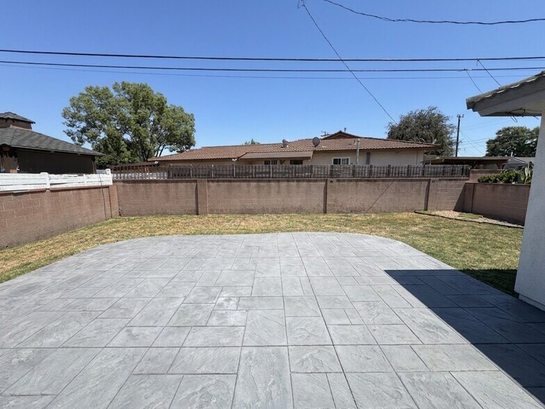 Building Photo - 10926 Milano Ave