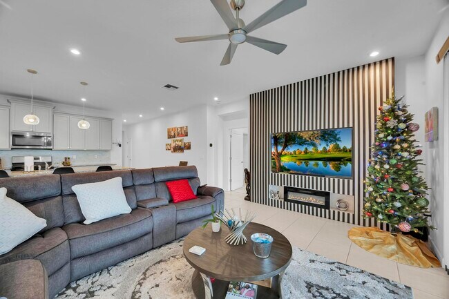 Building Photo - 10142 SW Orana Dr