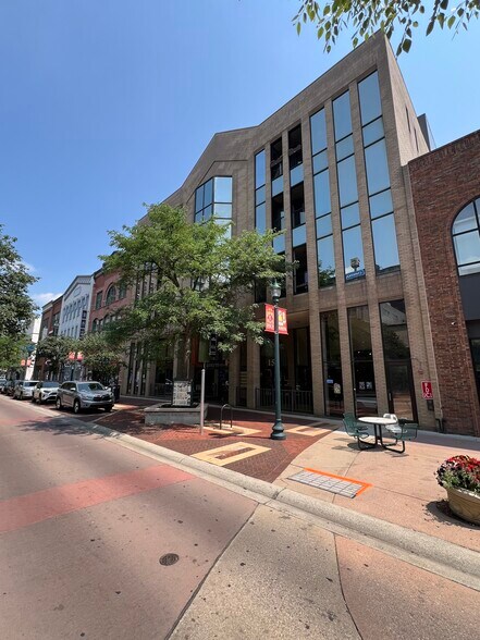 Primary Photo - Mall Plaza Lofts