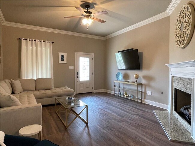 Building Photo - 70404 Chambly Ct