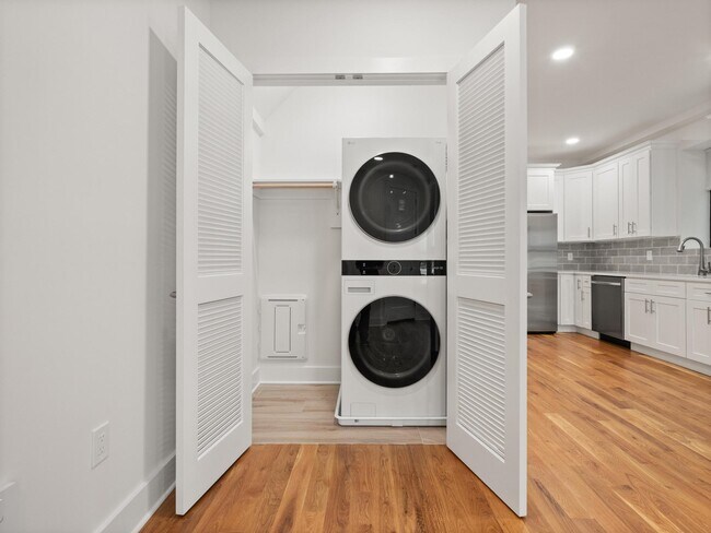 Building Photo - 858 W SIDE Ave