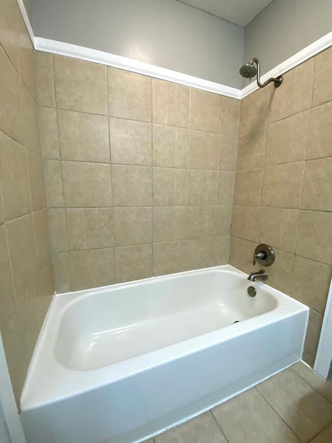 Building Photo - 3 Bedroom for Rent in Reservoir Brandon!