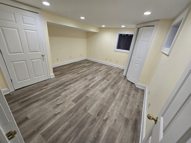 Building Photo - 205 Elmbrook Dr