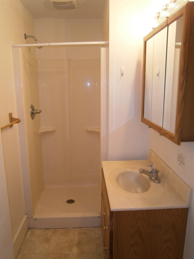 Building Photo - 110 Highland Pl