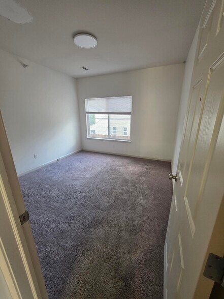 2nd Bedroom - 394 Hilton Rd