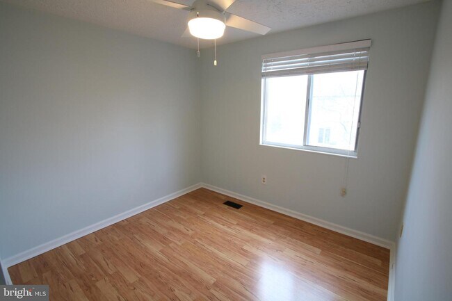 Building Photo - 11021 Outpost Dr