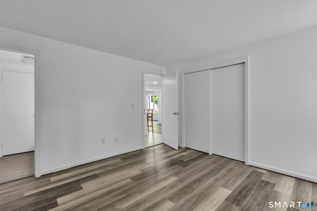Building Photo - 15 Cardinal Dr