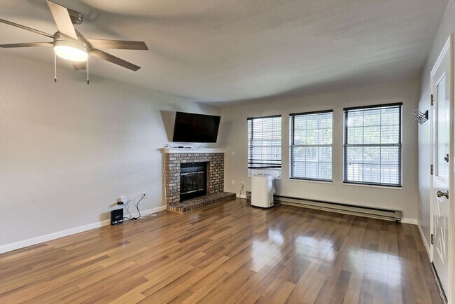 Building Photo - Students Welcome! Fantastic & Classy 2-Bedroom, 2-Bath Ranch-Style 2nd Floor Condo