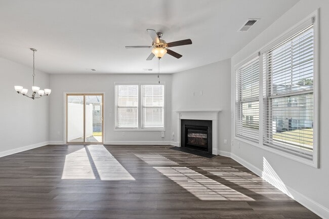 Building Photo - **Spacious 3/2.5 Townhome in Durham**