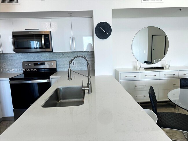 Building Photo - 90 Alton Rd