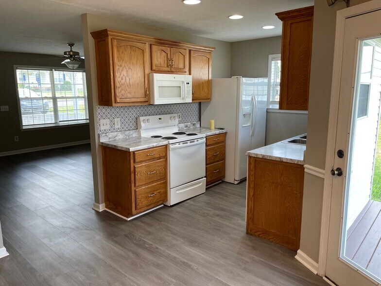 Building Photo - 1604 Baucom Dr