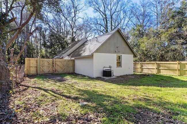 Building Photo - 3169 Westover Dr