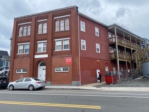 Building Photo - 176 Ferry St