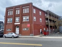 Building Photo - 176 Ferry St