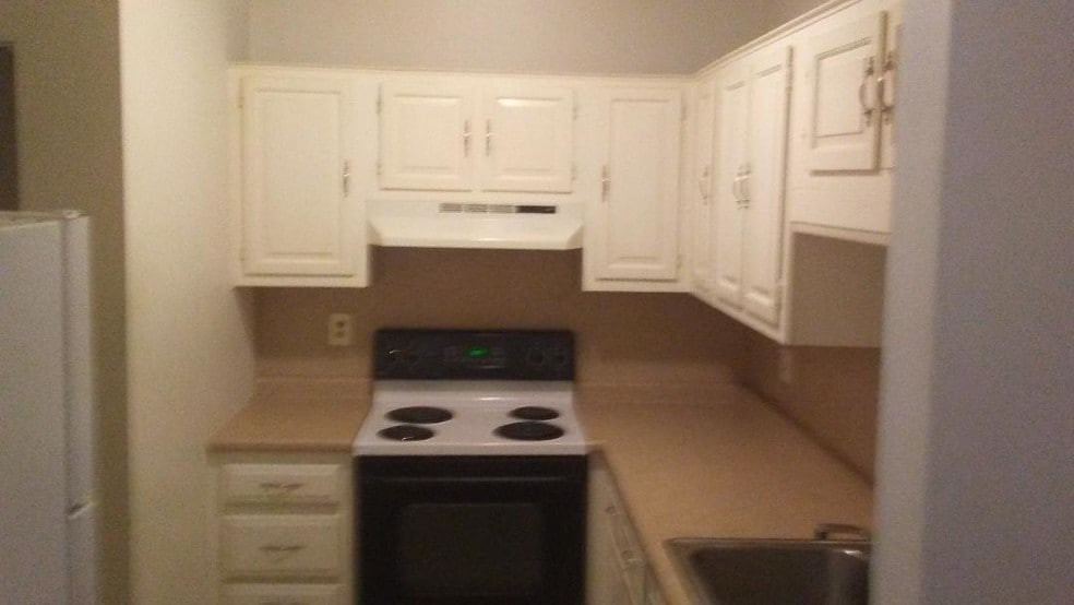 Kitchen - 123 Elm St