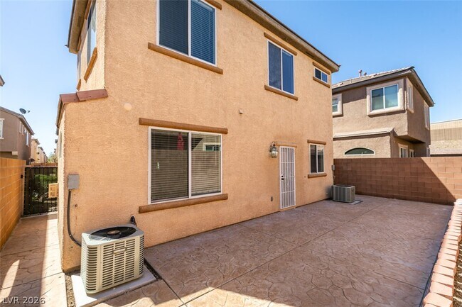 Building Photo - 685 Taliput Palm Pl