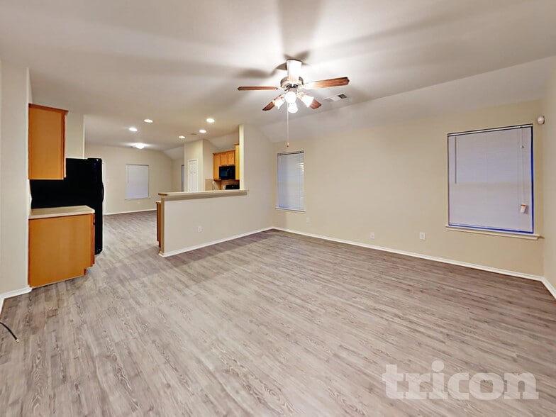Building Photo - 10338 Whisper Bluff Dr