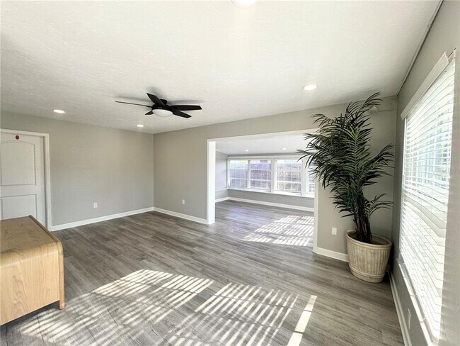 Building Photo - 3913 S Shade Ave