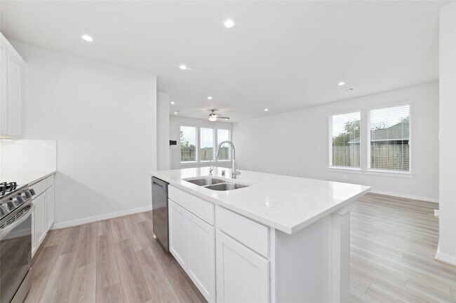 Building Photo - 32906 School Hl Rd