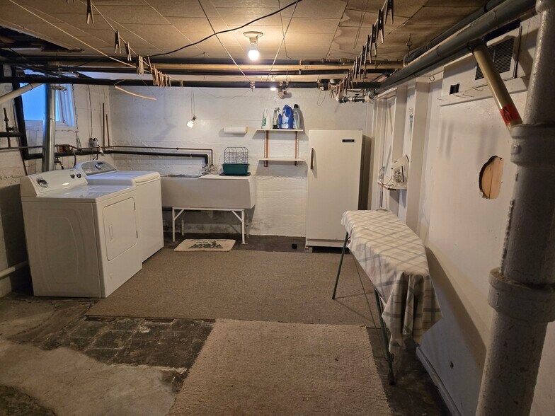 Laundry Room - 504 N Rath Ave