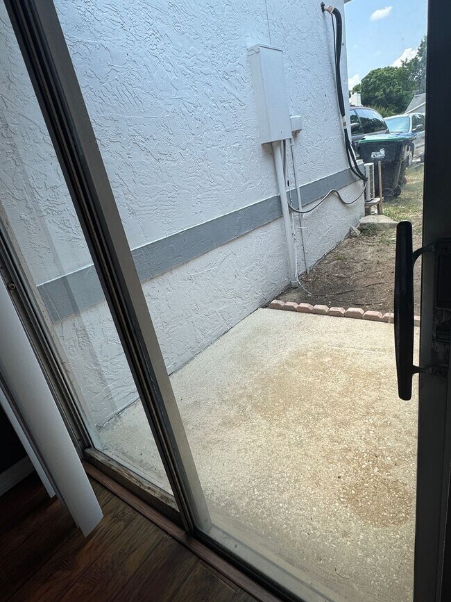 Building Photo - Freshly Updated Home for Lease – Move-In R...