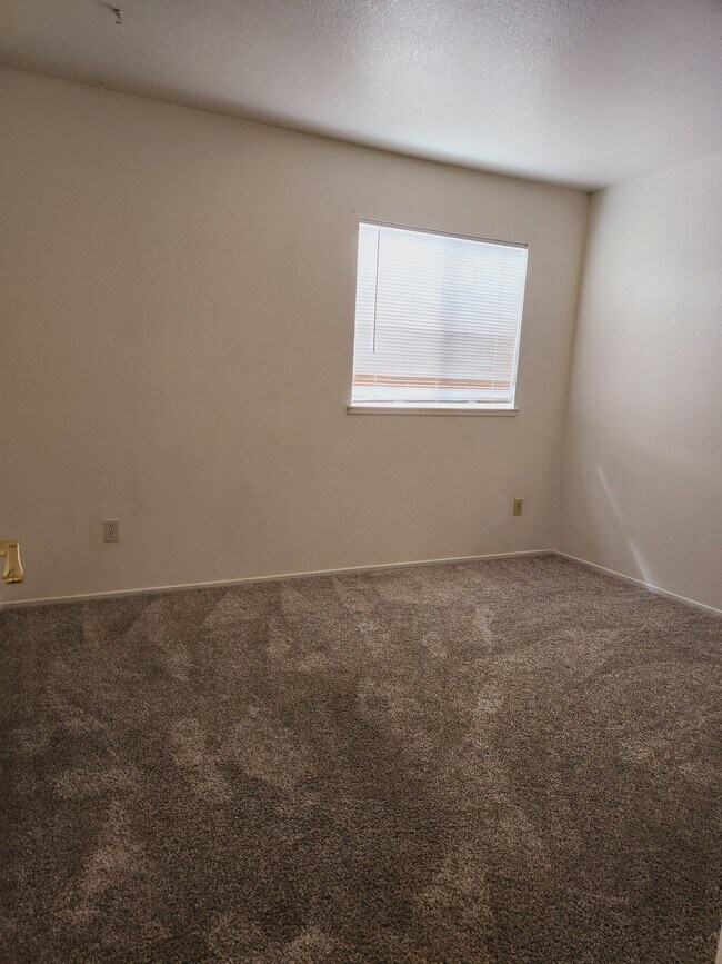 Building Photo - 1814 Evalane Way