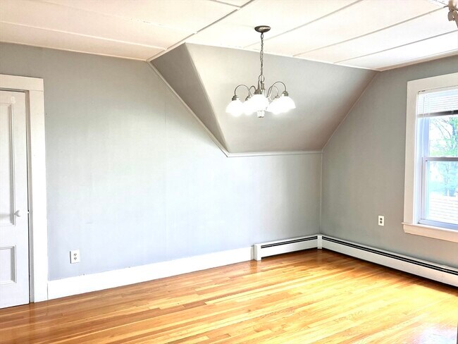 Building Photo - 65 Kirtland St