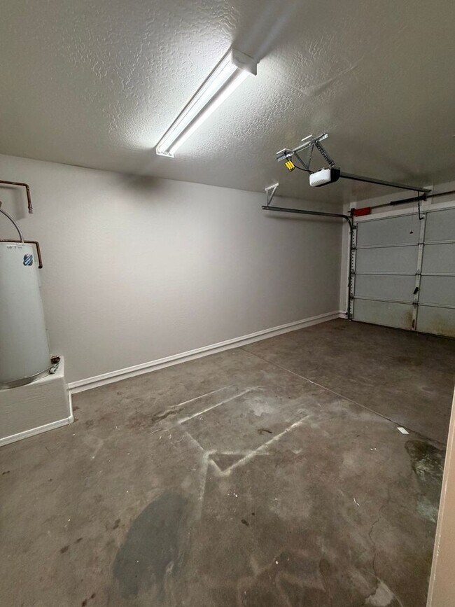 Building Photo - 1622 S 31st Ave