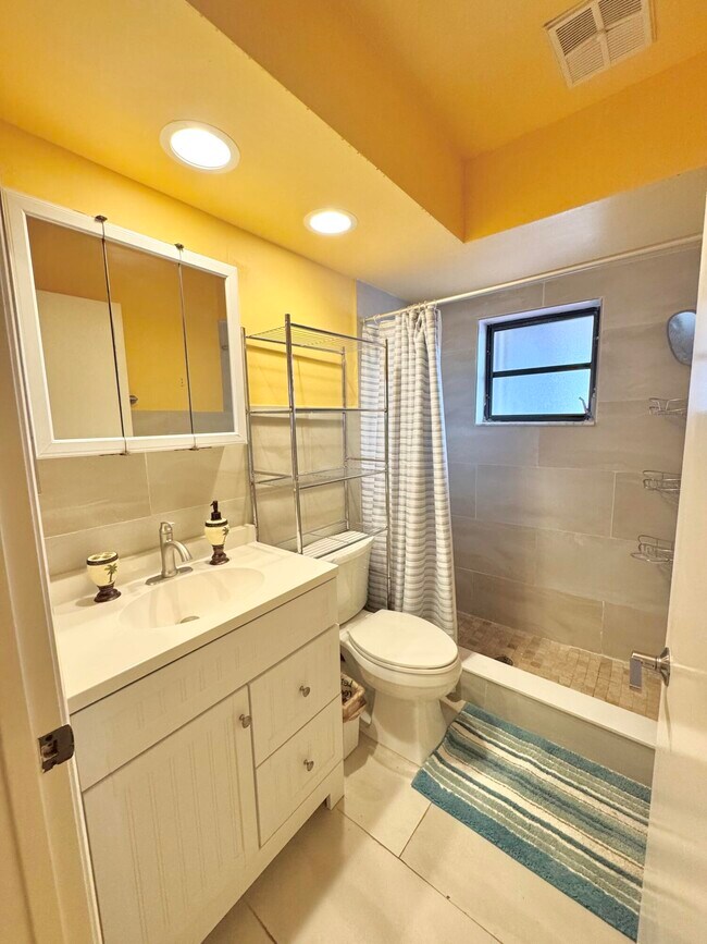Building Photo - 21638 Coronado Ave