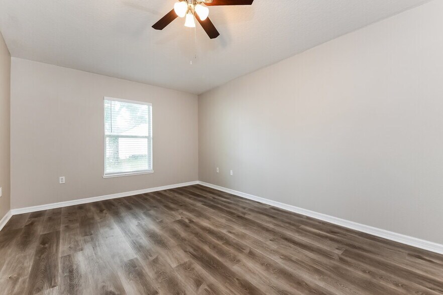 Building Photo - 2104 Aitkin Loop