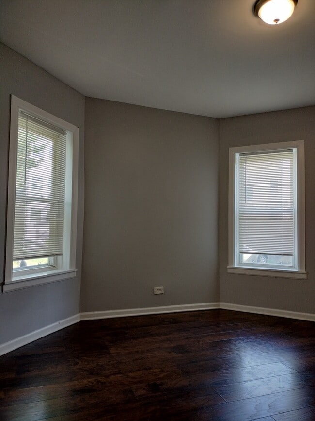 Building Photo - 2525 E 72nd Pl