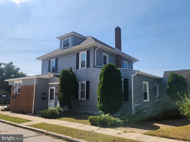Building Photo - 169 Bate Ave