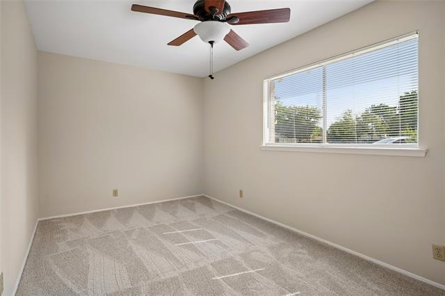 Building Photo - 907 Greenbriar Ln