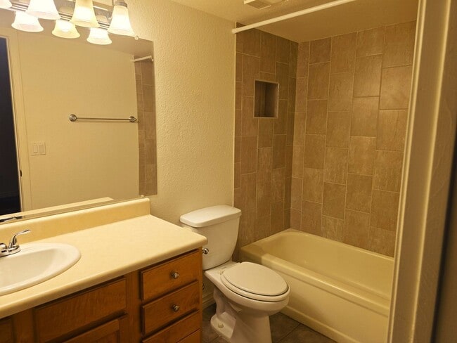 Building Photo - VERY NICE & AFFORDABLE 2 BED / 2 BATH CONDO – W/D, PATIO, POOL!