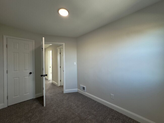 Building Photo - Spacious 3Bed/2Bath Townhome with Modern Amenities and Outdoor Space in Woodlawn MD