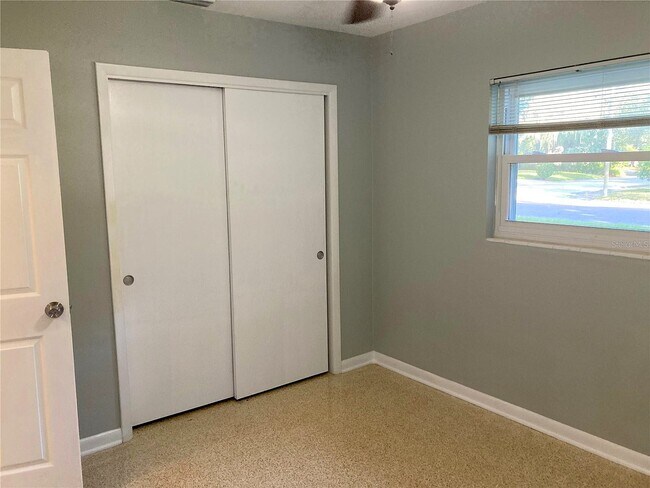 Building Photo - 1001 Brookside Dr