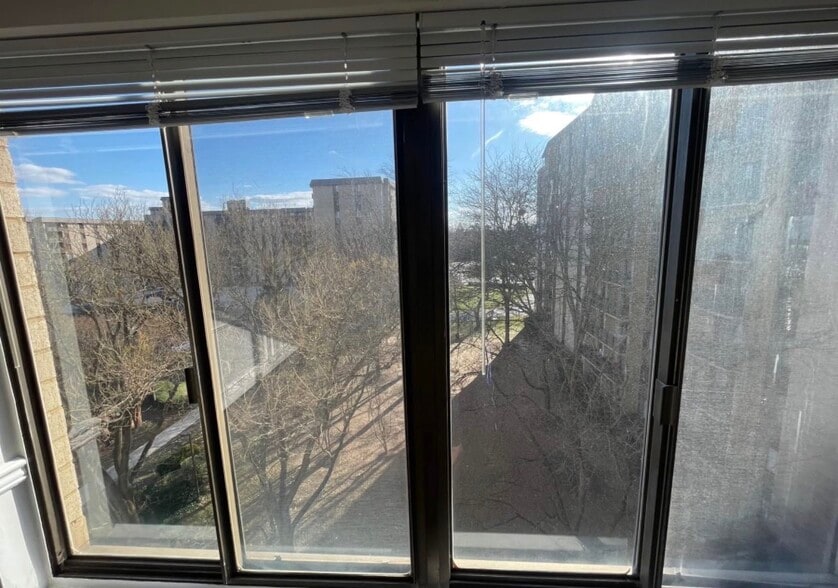 Building Photo - 6001 Arlington Blvd