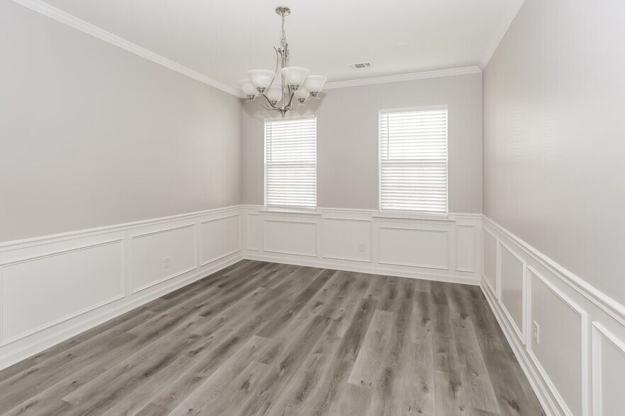 Building Photo - 3371 Streamside Dr
