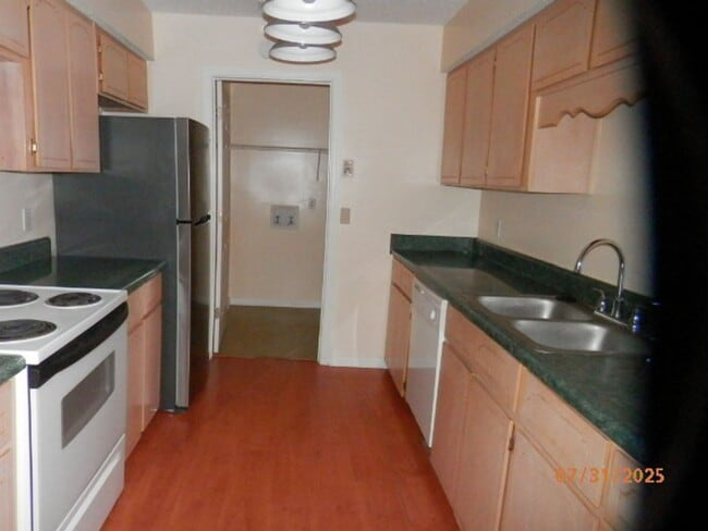 Building Photo - 1616 Seneca Ln