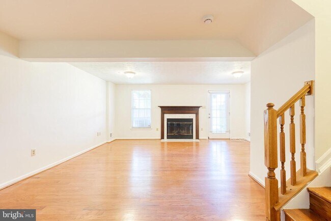Building Photo - 6 Sandview Ct