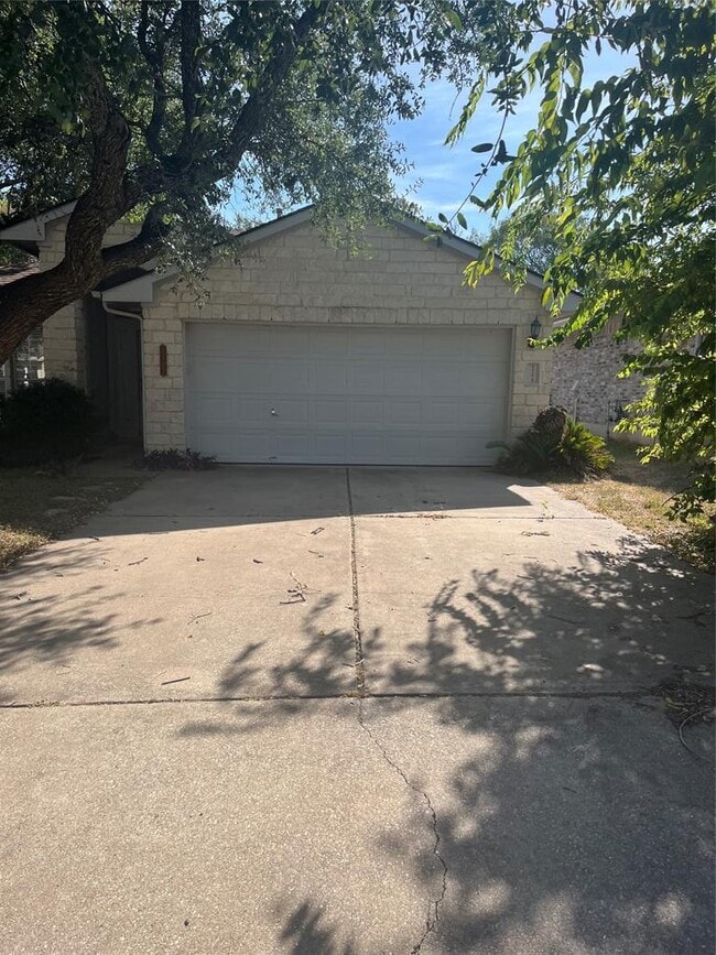 Building Photo - 1704 Ascot Ln