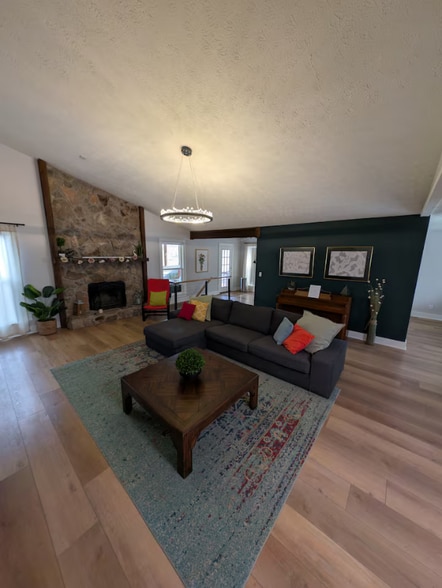 Building Photo - 10095 Lake Forest Way