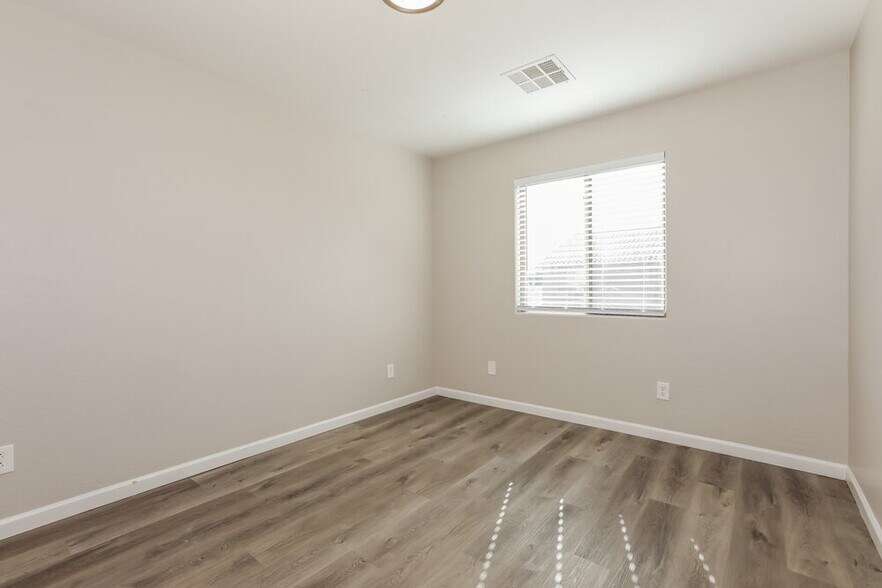 Building Photo - 4515 E Oxford Ln