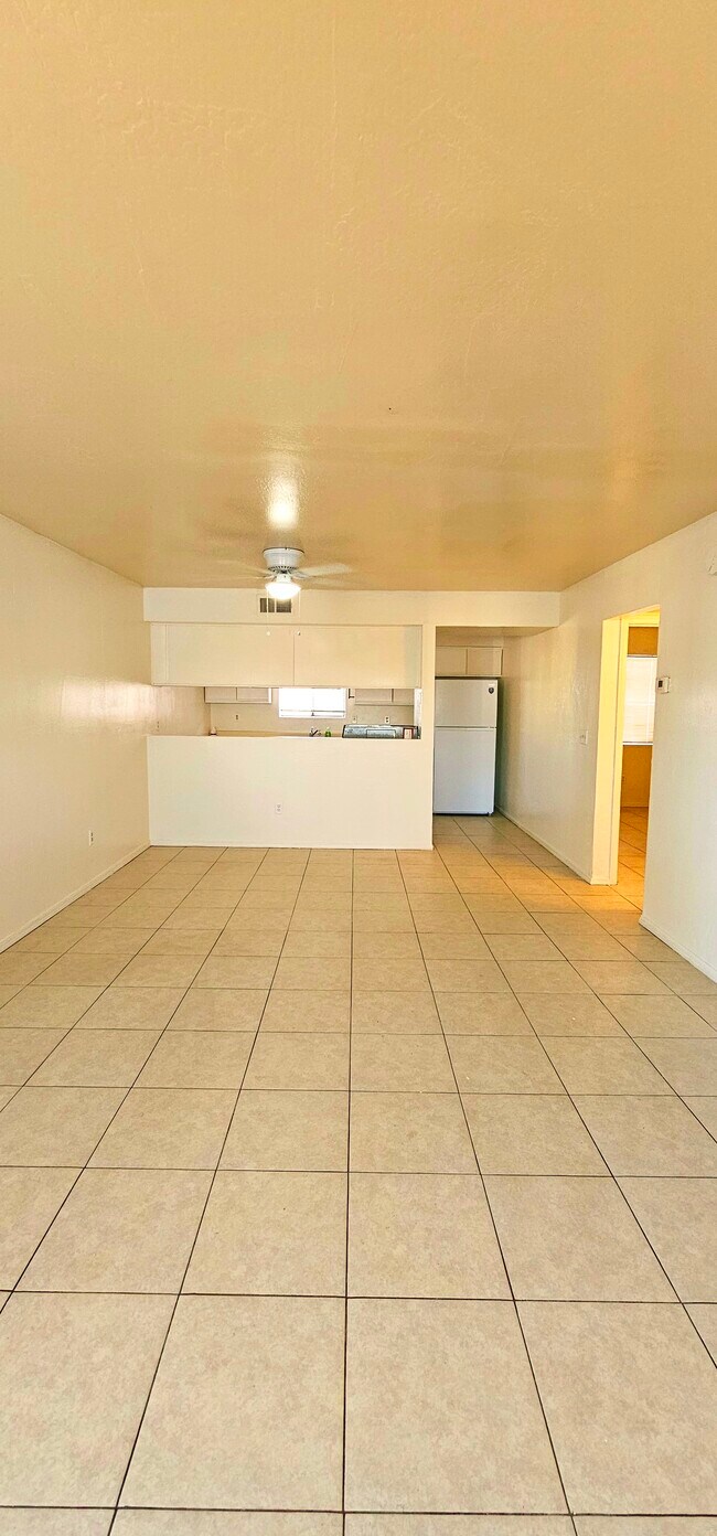 Building Photo - 2650