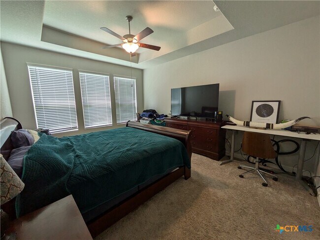 Building Photo - 892 Maple Dr