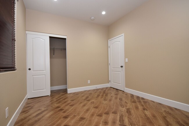 Building Photo - Discover Your Dream Home in This Stylishly...