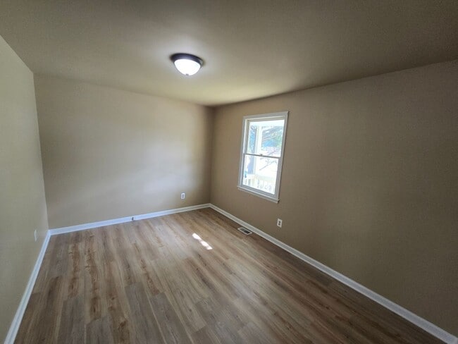 Building Photo - NEWLY REMODELED 3 bedroom house in Colonial Heights