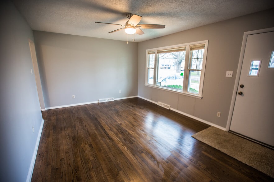 Large front room with Hampton Bay fan. - 18909 Lorenz Ave