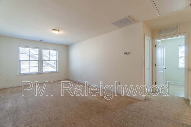 Building Photo - 508 Eagles Wy