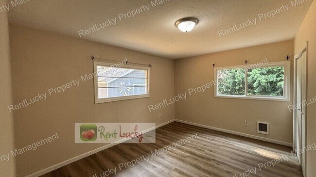 Building Photo - 14624 161st Ave SE